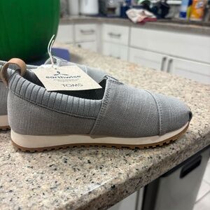 Kids TOMS 12.5 NWT